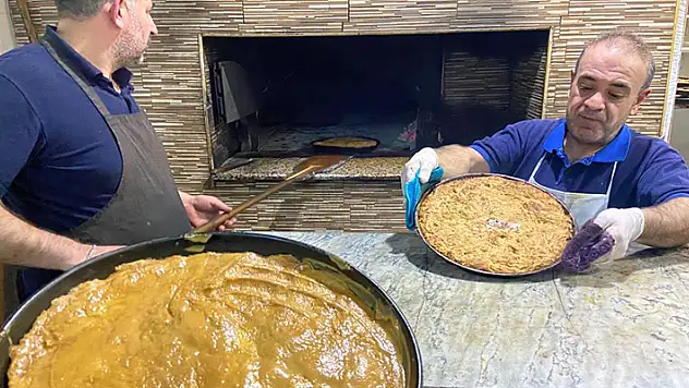 Konya'da iftar ve sahur sofralarının vazgeçilmezi tahinli pide
