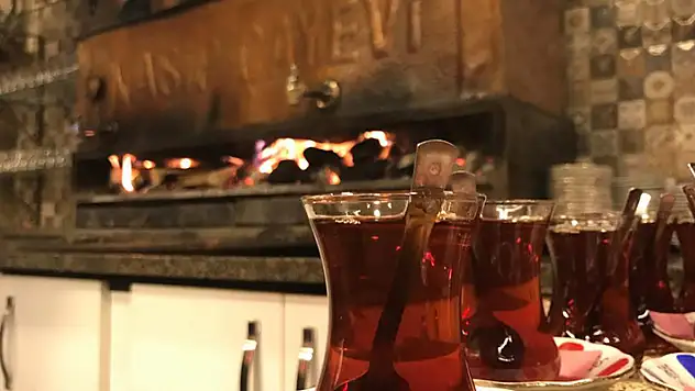 Konya'da iftardan sahura vazgeçilmez lezzet, közde çay
