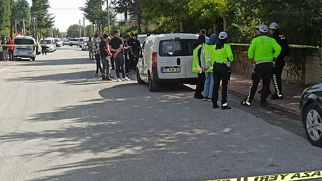 Konya'da ihbara giden polis bıçaklandı, saldırgan vurularak yakalandı
