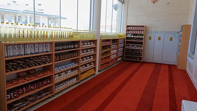 Konya'da ihtiyaç sahiplerine camiden gönül köprüsü