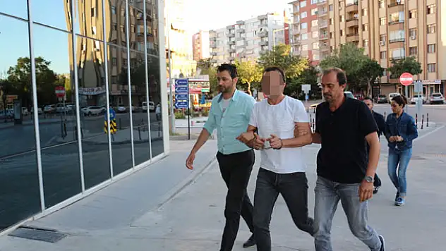 Konya'da iki bavul altınla kaçtığı iddia edilen sarraf İstanbul'da yakalandı