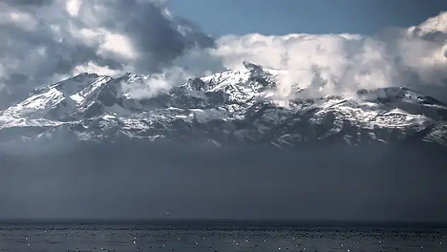 Konya'da iki mevsim bir arada! Anamas Dağı'nın yükseklerinde kar, eteklerinde sonbahar havası var