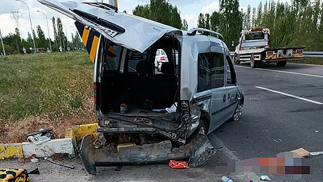 Konya'da iki otomobil çarpıştı: 1 ölü, 2 yaralı
