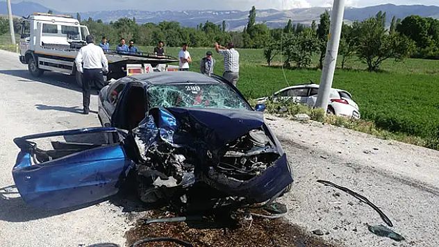 Konya'da iki otomobil çarpıştı:1 ölü, 3 yaralı
