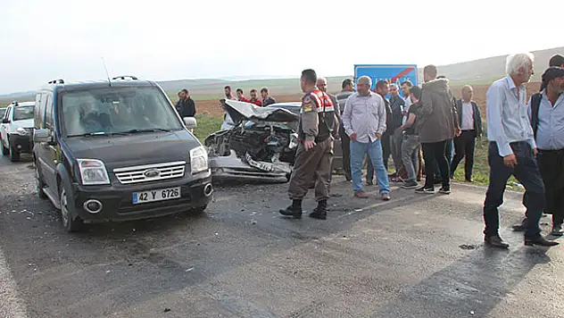 Konya'da iki otomobil çarpıştı: 10 yaralı