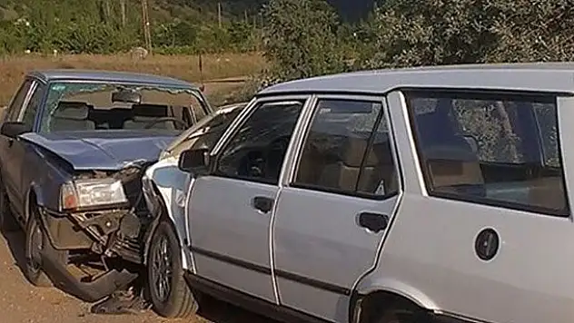 Konya'da iki otomobil çarpıştı: 4 yaralı