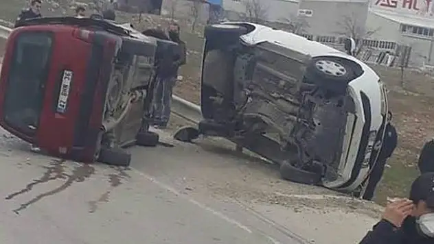 Konya'da iki otomobil çarpıştı: 4 yaralı