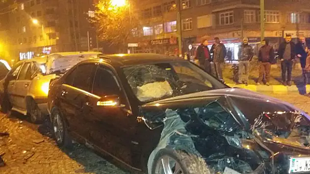 Konya'da iki otomobil çarpıştı: 5 yaralı