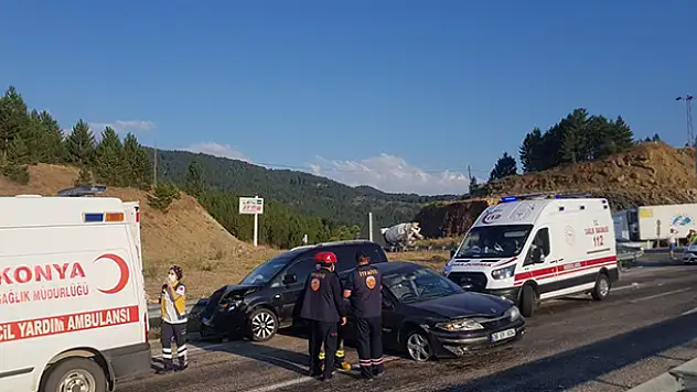 Konya'da iki otomobil çarpıştı: 5 yaralı