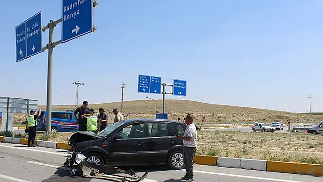 Konya'da iki otomobil çarpıştı: 6 yaralı 