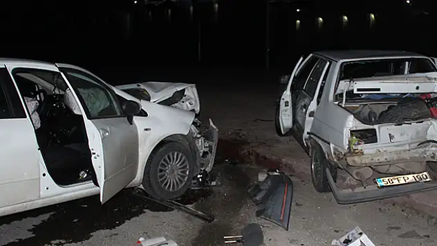Konya'da iki otomobil çarpıştı: 8 yaralı