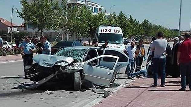 Konya'da iki otomobil çarpıştı: 8 yaralı