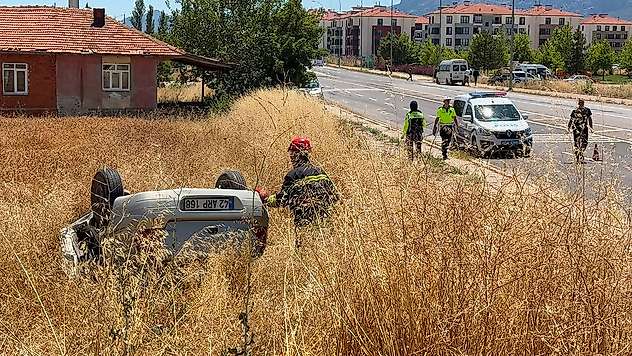 Konya'da iki otomobil kafa kafaya çarpıştı