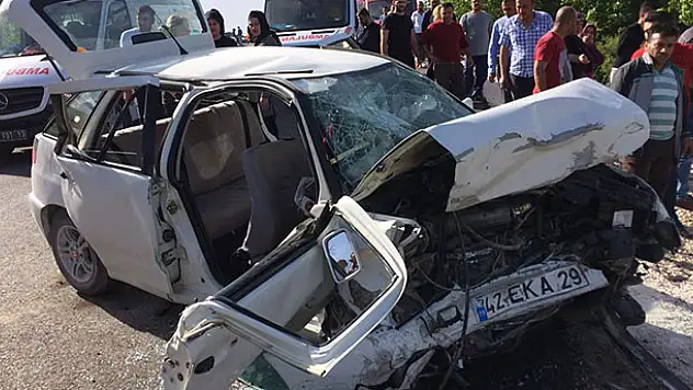 Konya'da iki otomobil kafa kafaya çarpıştı: 1 ölü, 7 yaralı