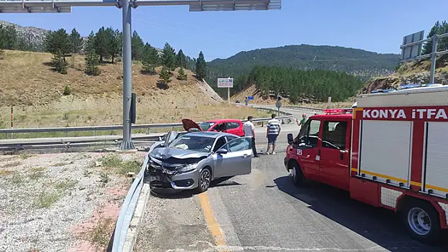 Konya'da iki otomobilin çarpışması sonucu 2'si çocuk 5 kişi yaralandı
