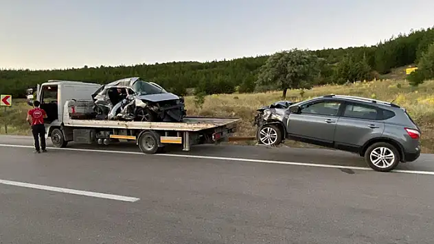 Konya'da iki otomobilin çarpıştığı kazada 5 genç hayatını kaybetti