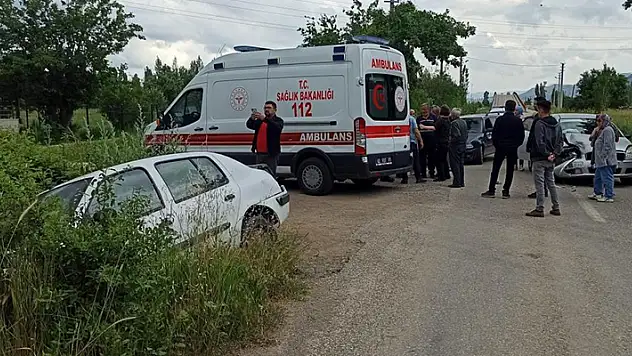 Konya'da iki otomobilin çarpıştığı kazada 4 kişi yaralandı
