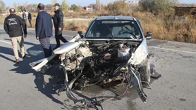Konya'da iki otomobilin karıştığı kazada 5 kişi yaralandı
