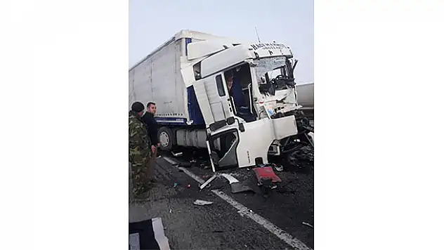 Konya'da iki tır çarpıştı: 1 ölü, 1 yaralı