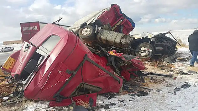 Konya'da iki tır çarpıştı: 1 ölü, 1 yaralı
