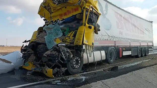 Konya'da iki tır çarpıştı: 1 ölü