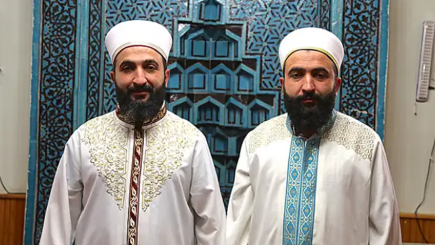 Konya'da ikiz imamlar görenleri şaşırtıyor