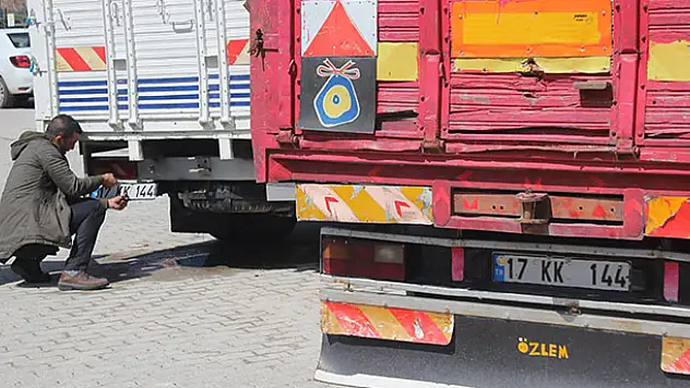 Konya'da ikiz plakalı kamyonetler yan yana yakalandı