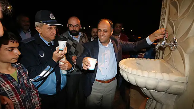 Konya'da ikram çeşmesinden sıcak süt