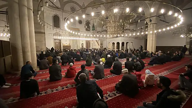 Konya'da ilk teravih namazı kılındı
