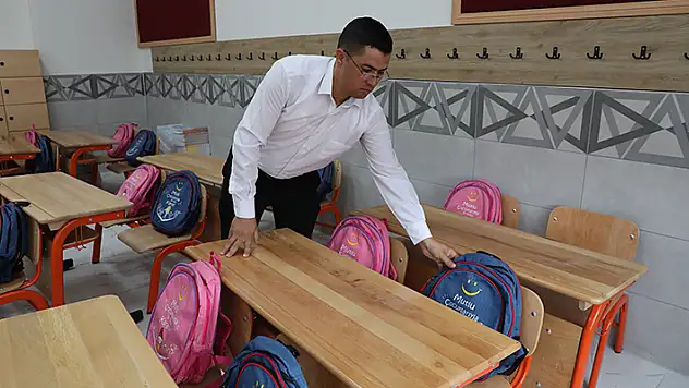 Konya'da ilkokula başlayan 10 bin öğrenciye eğitim malzemesi desteği verildi
