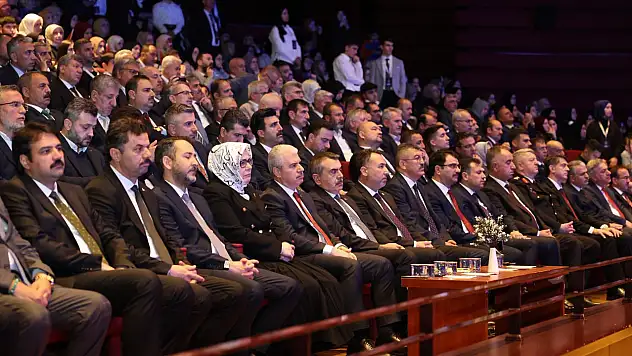 Konya'da İmam Hatip Şöleni'nde ödüller sahiplerini buldu