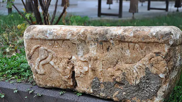 Konya'da inşaat kazısında 'Danyal Peygamber kabartması' bulundu