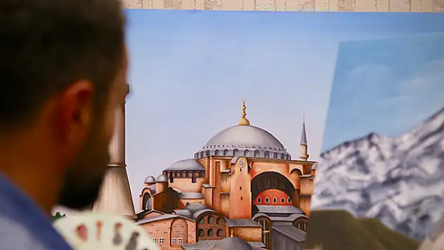 Konya'da inşaat ustasının tabloları görenlerin beğenisini kazanıyor