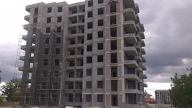 Konya'da inşaatın 9. katından düşen işçi öldü