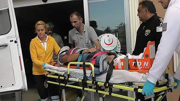 Konya'da inşaattan düşen çatı ustası yaralandı