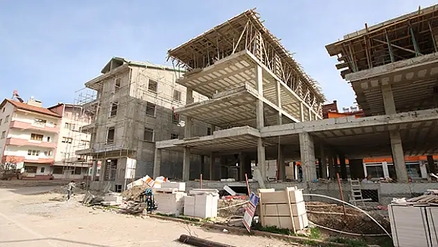 Konya'da inşaattan düşen kalıp ustası öldü