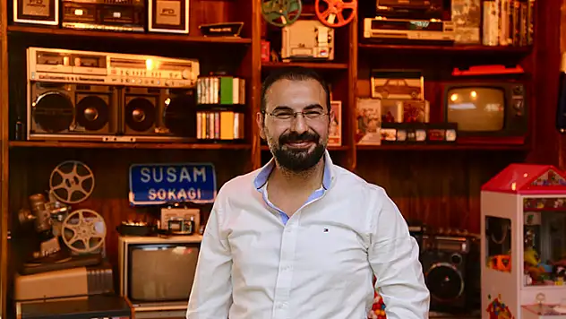 Konya'da iş insanının koleksiyon tutkusu fabrikasının üst katını adeta müzeye dönüştürdü