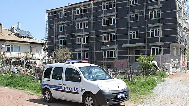 Konya'da iş kazası - Mantolama yaparken iskeleden düşen işçi yaralandı