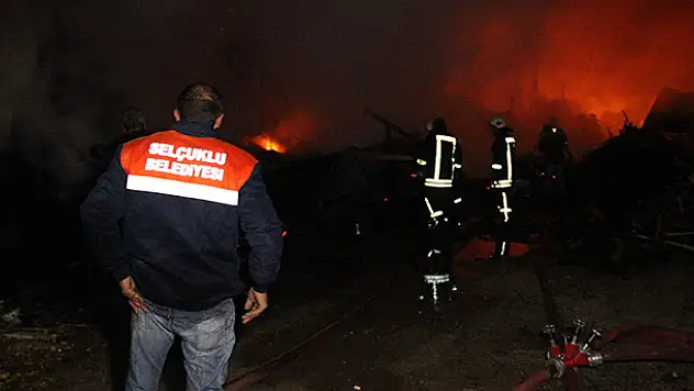Konya'da iş yeri kül oldu