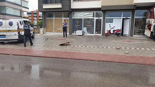 Konya'da iş yeri sahibini vurmak için saldıran kardeşler, misafiri vurdu
