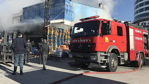 Konya'da iş yerinde yangın! Alevler büyümeden söndürüldü
