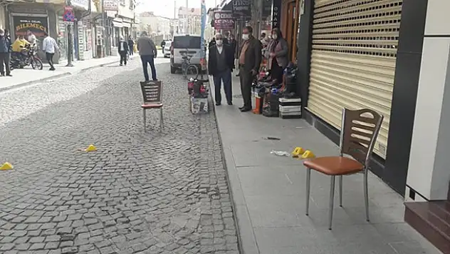 Konya'da iş yerini açan kuyumcu bacağından vuruldu