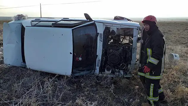 Konya'da işçileri taşıyan otomobil şarampole devrildi: 4 yaralı