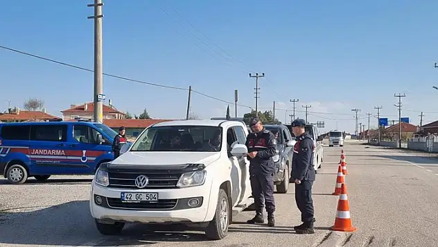 Konya'da jandarma ekiplerinden asayiş uygulaması