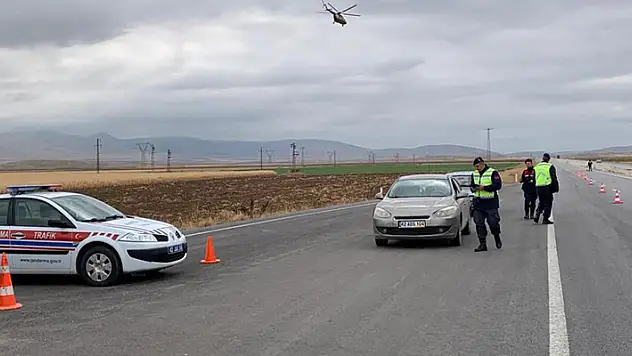 Konya'da jandarma helikopter destekli trafik denetimi yaptı
