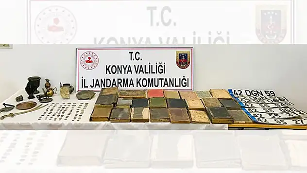 Konya'da jandarma operasyonuyla 142 parça tarihi eser ele geçirildi