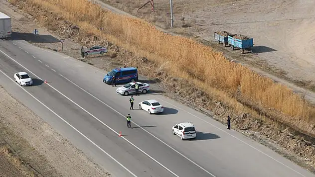 Konya'da jandarmadan helikopter destekli trafik denetimi
