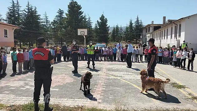 Konya'da jandarmadan okullarda bilgilendirme ve denetim

