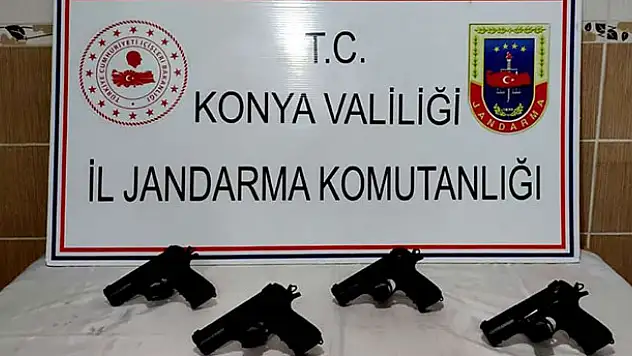 Konya'da jandarmadan ruhsatsız silah satışına darbe: Gizli bölmeye zulalanmış olarak bulundu