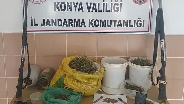 Konya'da jandarmadan uyuşturucu operasyonu:  3 kilo 138 gram kurumuş kenevir ele geçirildi
